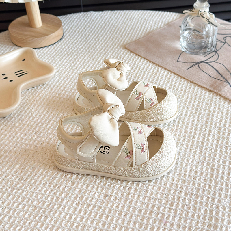 First Walker Kids Toes Capped  - Kids Outdoor Lounge Set avis et prix